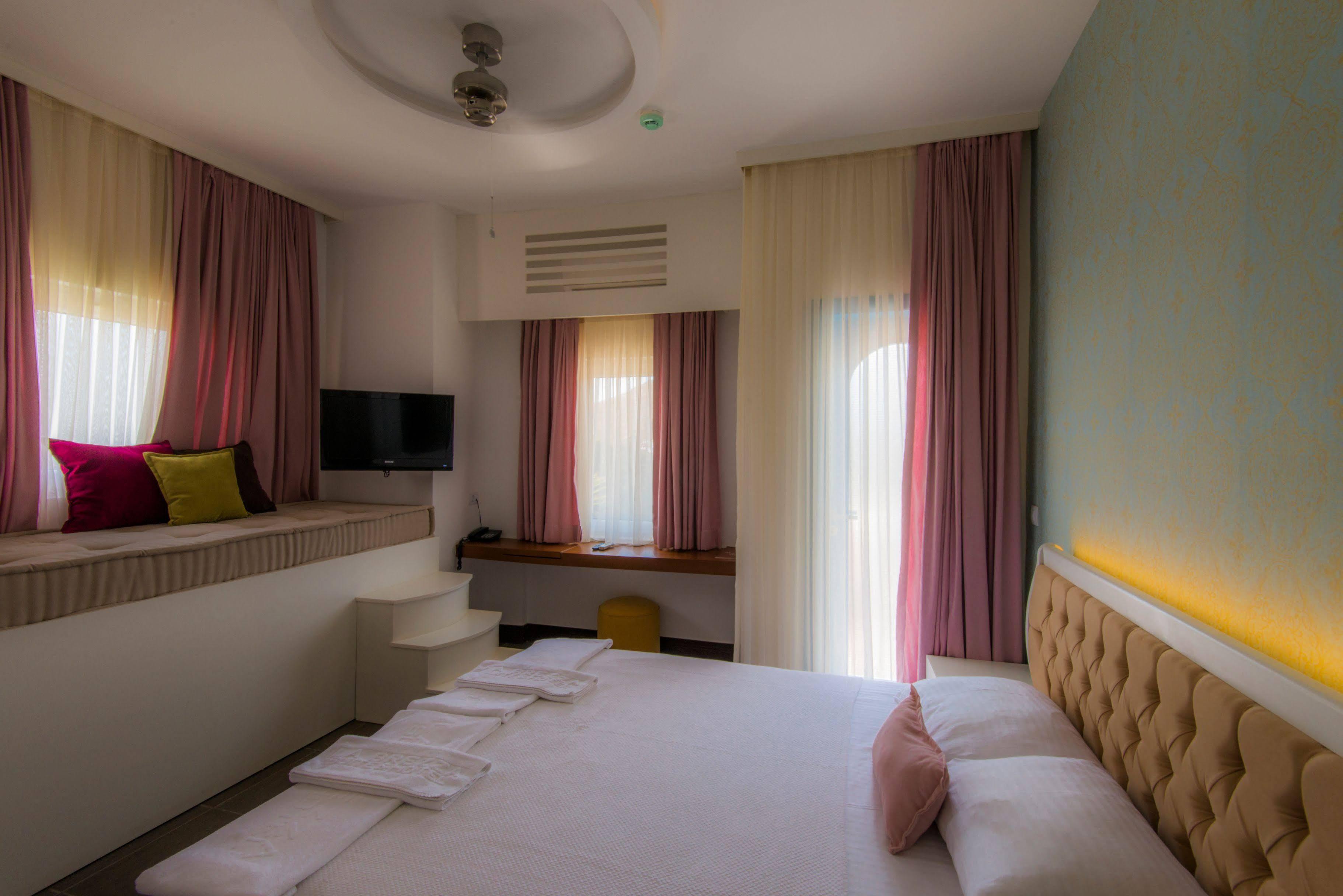 La Local Yalikavak Hotell Bodrum Exteriör bild